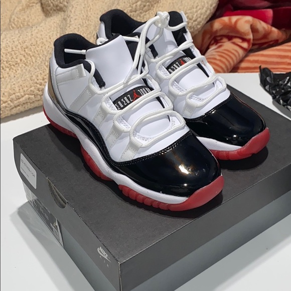 Jordan 11 Retro Low Concord Bred (GS) - Picture 4 of 5